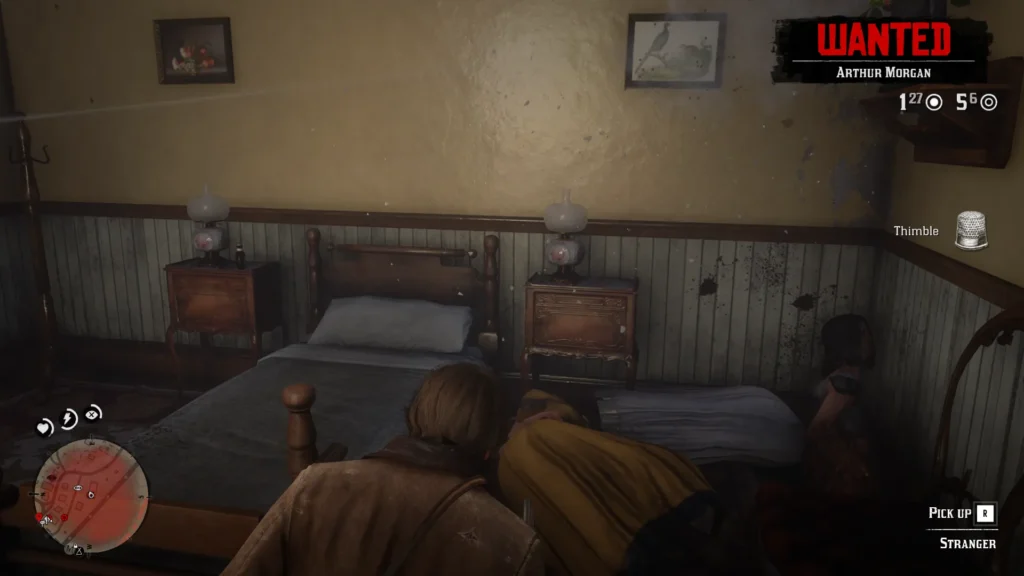 Arthur Morgan looting an NPC in Rhodes Saloon to find a thimble for Jack