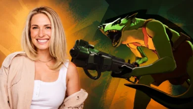 Deadlock Vyper voice actor Stephanie Kerbis alongside Vyper, the green reptilian character she voices
